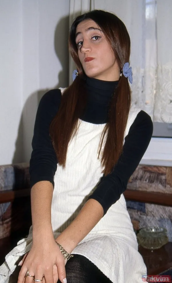 Sonay Aydın 8 Temmuz 1996 - 3 Mart 2001 Yılları Arasında Yayınlanan Komedi Dizisi Çılgın Bediş'te Çiçek Dilligil, Yonca Evcimik, Cenk Torun İle Birlikte...