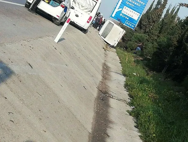 Bursa'da feci kaza: Lastiği patlayan yolcu otobüsü su kanalına devrildi! Çok sayıda yaralı var-5