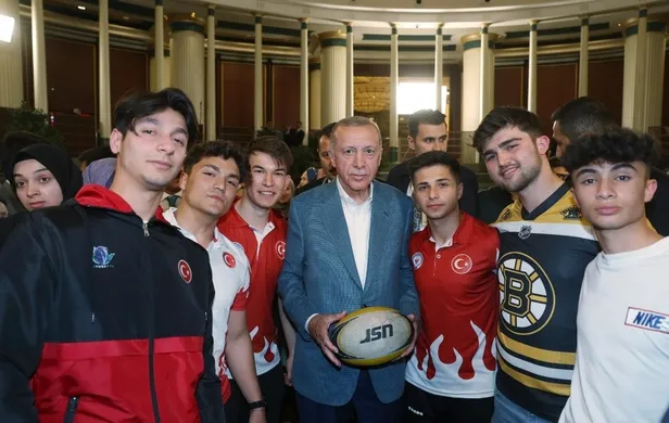 baskan-recep-tayyip-erdogan-14-mayis-oncesi-genclerle-bulustu-1683833374673.jpeg Başkan Recep Tayyip Erdoğan 14 Mayıs öncesi gençlerle buluştu-7