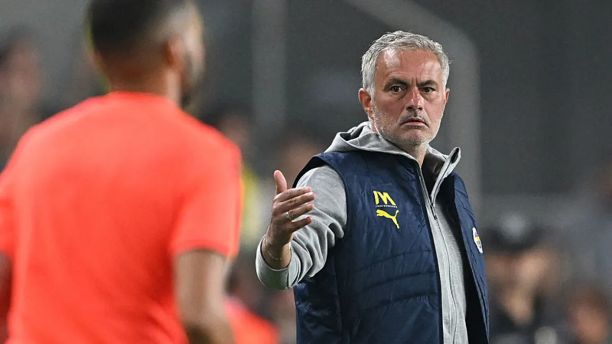 Fenerbahçe Teknik Direktörü Jose Mourinho'dan galibiyet sonrası tepki! "Futbolla dalga geçemezsiniz"