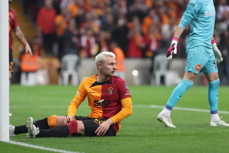 Galatasaray'da 2 ayrılık birden! Sınıfta kaldılar - 13