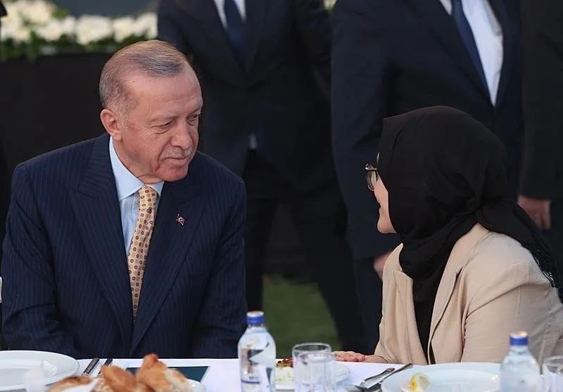 Başkan Erdoğan, gençlerle sohbet etti.