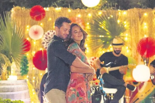 Üç buçuk aylık hamile olan Seda Bakan'ın Murat Boz’la başrol oynadığı ‘Öldür Beni Sevgilim’ filmi yarın vizyonda-1