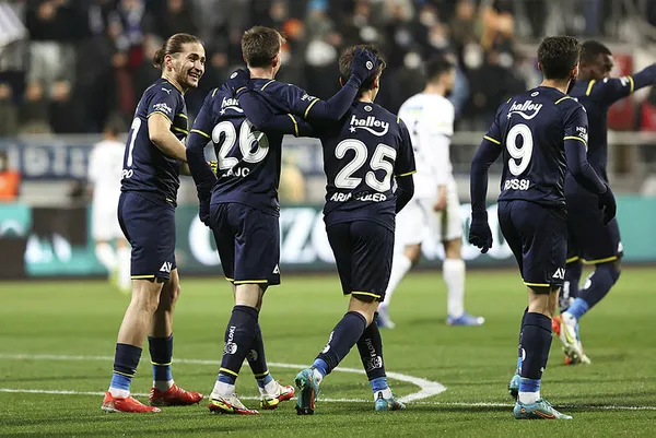 ilk-yarida-trabzonspor-ikinci-yarida-fenerbahce-atiyor-derbi-oncesi-dikkat-ceken-istatistik-1646565071240.jpg İlk yarıda Trabzonspor ikinci yarıda Fenerbahçe atıyor! Derbi öncesi dikkat çeken istatistik-2
