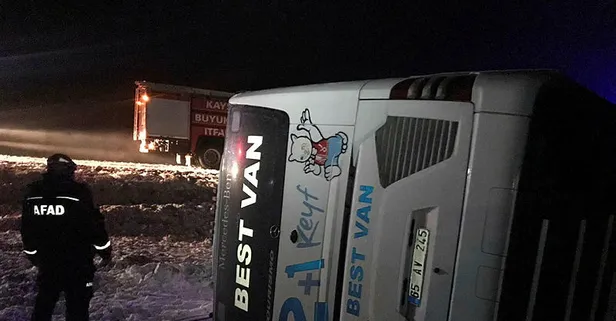 Kayseri'de yolcu otobüsü devrildi: 23 yaralı