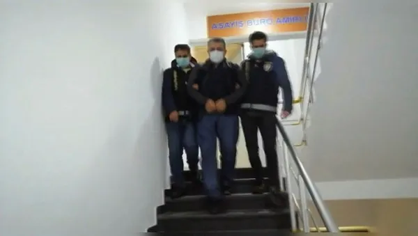 istanbulda-trafik-magandasi-dovdugu-otomobil-surucusune-bicak-cekti-1644745240126.jpg İstanbul'da bir trafik magandası dövdüğü otomobil sürücüsüne bıçak çekti! Suç aletiyle yakalandı...-4