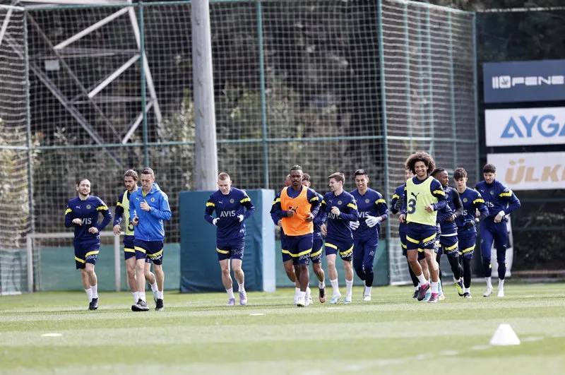 Fenerbahçe haberleri | Jorge Jesus'tan sürpriz karar! O isim Sevilla maçında 11'de - 3
