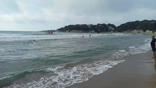 Kocaeli Kandıra'da korku dolu anlar! 7 arkadaş girdikleri denizde boğulma tehlikesi geçirdi-2