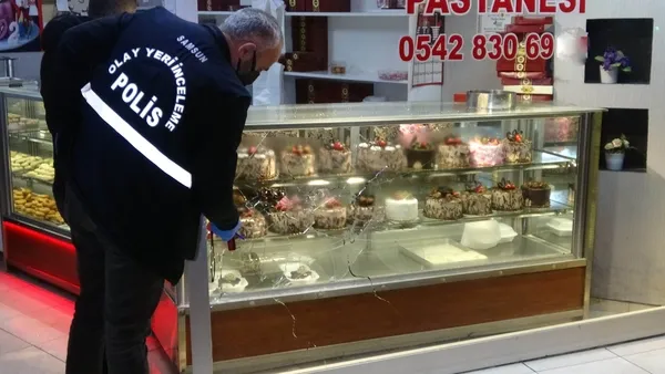 tatli-istiyoruz-deyip-pastanede-olay-cikartanlar-2-saat-sonra-da-silahli-saldiri-duzenledi-1618698950852.jpg
