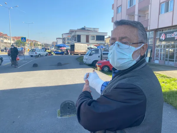 sakarya-erenlerde-59-yasindaki-bir-kisi-yola-konulan-mantar-taslara-6-kez-takilarak-dustu-en-sonunda-kolunu-kesti-1607600151427.jpg Sakarya Erenler'de 59 yaşındaki bir kişi yola konulan mantar taşlara 6 kez takılarak düştü en sonunda kolunu kesti-7