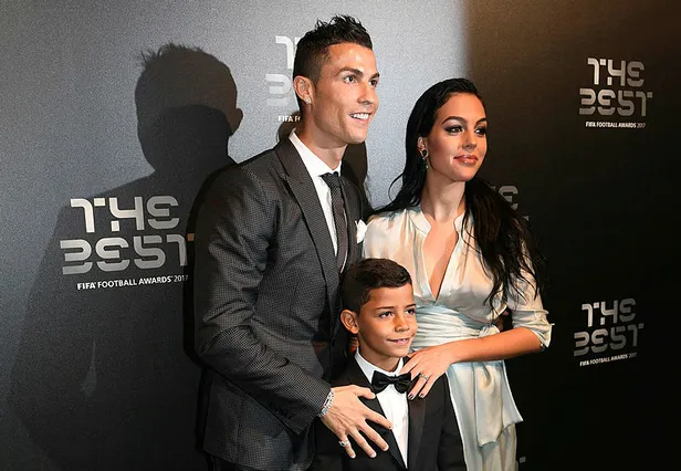 Cristiano Ronaldo hamile sevgilisini aldattı-12