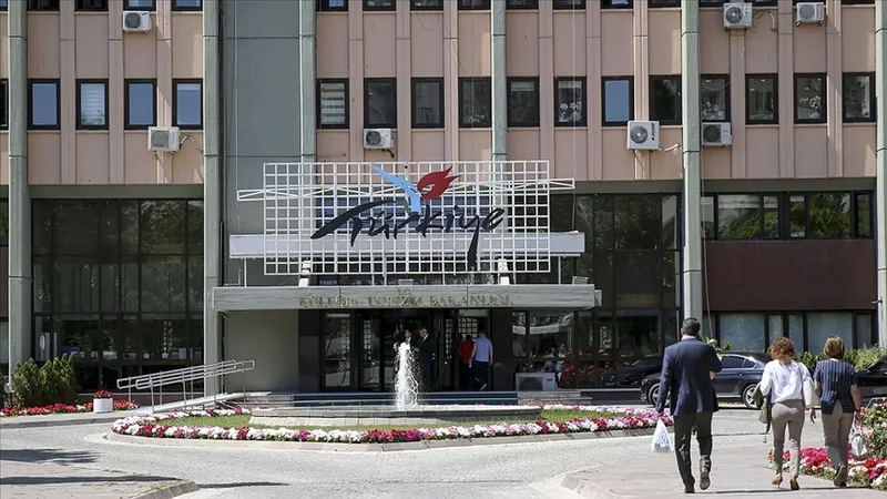 kultur-bakanligi-sinavsiz-502-personel-alacak-basvuru-tarihleri-1780556844561.jpg Kültür Bakanlığı'ndan sınavsız 502 personel alımı! Başvuru 15 Haziran'da başlıyor-4