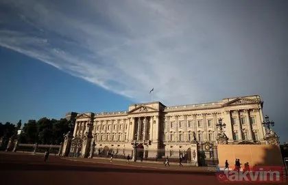 SON DAKİKA: İngiltere’de bir ilk! Kraliçe Elizabeth Buckingham Sarayı’nın bahçesini halka açıyor