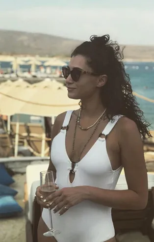 Hande Doğandemir Bodrum'da moral depoluyor
