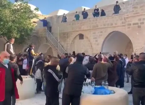 koronavirus-salgini-doneminde-israilli-bir-grup-filistin-bati-seriadaki-hz-musanin-kabrinde-alkollu-uyusturuculu-parti-duzenledi-1609150179793.jpg Koronavirüs salgını döneminde İsrailli bir grup Filistin Batı Şeria'daki Hz. Musa'nın kabrinde alkollü uyuşturuculu parti düzenledi-7