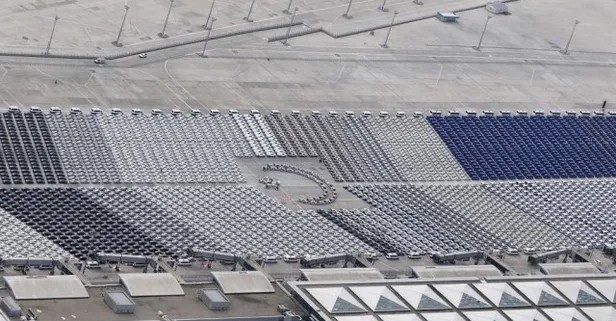 Gökyüzünde nefes kesen manzara: 9 bin 200 araçla Türk bayrağı çizildi