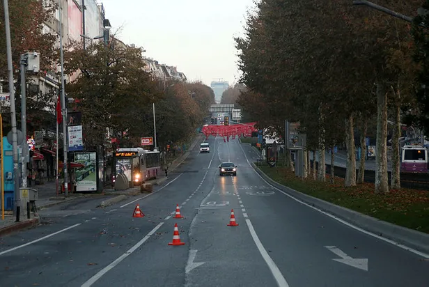 kisitlamanin-ikinci-gununde-meydanlar-ve-yollar-bos-kaldi-1607234168951.jpg