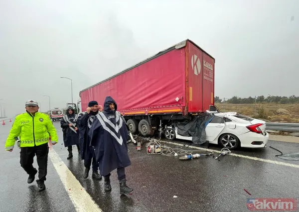 İzmir-İstanbul otoyolunda katliam gibi kaza! TIR'a arkadan çarptı hurdaya döndü: Ölü ve yaralılar var - 4