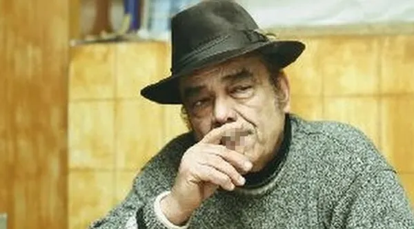 turkiyenin-en-meshur-dolandiricilarindan-dolandirici-raki-hayatini-kaybetti-cenazesine-20-kisi-katildi-1617688725604.jpg Türkiye'nin en meşhur dolandırıcılarından Dolandırıcı Raki hayatını kaybetti! Cenazesine 20 kişi katıldı-2