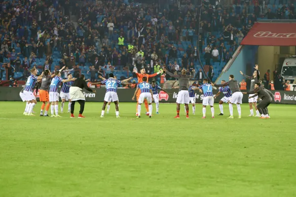 son-dakika-trabzonspor-paylasti-abdullah-avcinin-fenerbahce-galibiyetini-getiren-konusmasi-1634563235097.jpg SON DAKİKA: Trabzonspor paylaştı! Abdullah Avcı'nın Fenerbahçe galibiyetini getiren konuşması-4