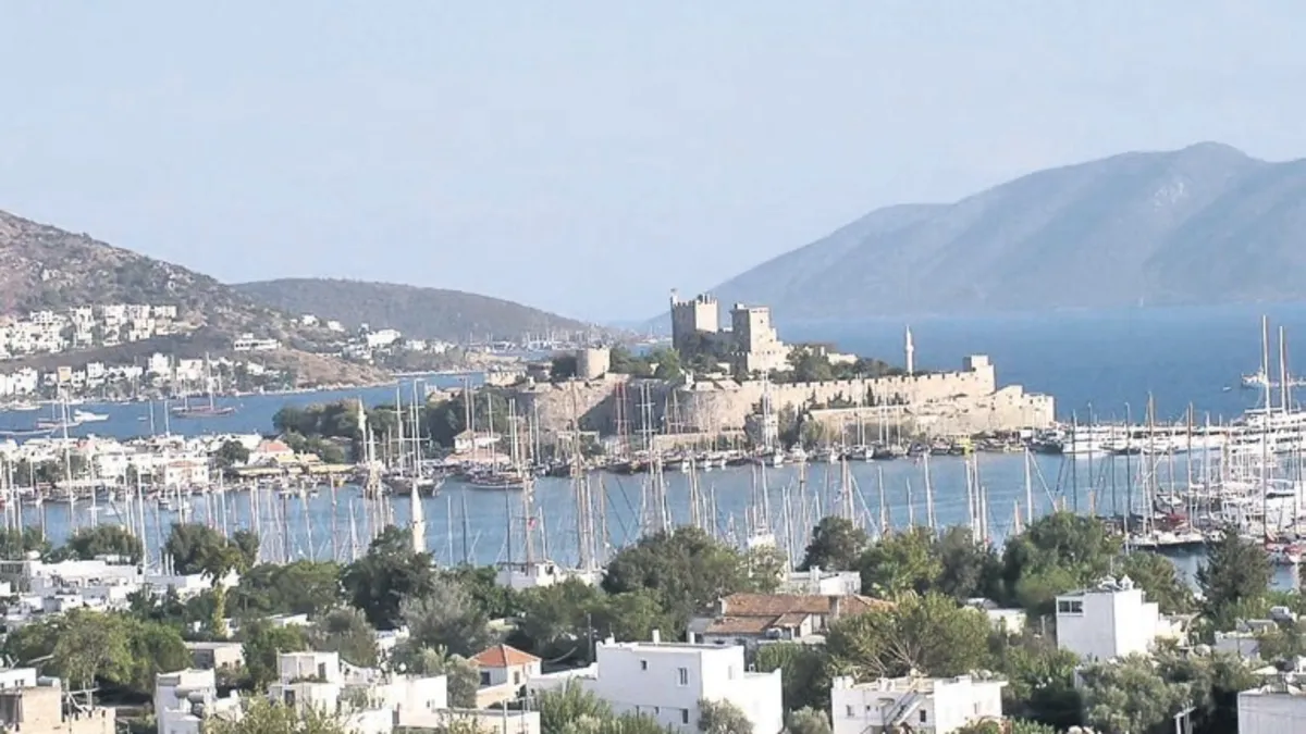 43 bin TL'ye oda 6 bin TL'ye plaj! Bodrum'da yaz sezonu yeni fiyat tarifesiyle açıldı