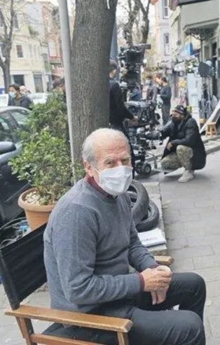 Ünlü teknik direktör Mustafa Denizli'den Akıncı setine sürpriz ziyaret!