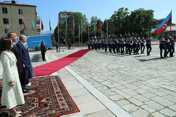 Başkan Erdoğan ile Azerbaycan Cumhurbaşkanı İlham Aliyev iki ülke arasında "Şuşa Beyannamesi"ni imzaladı-3