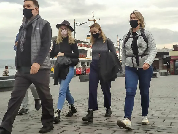 1609067534715.jpg Eminönü'nde turist yoğunluğu! Sokaklar onlara kaldı-3