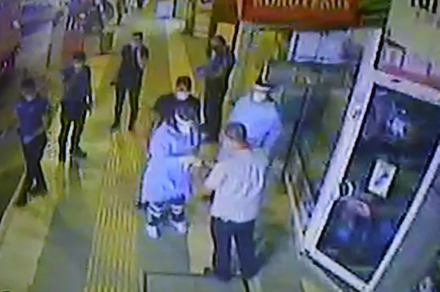 Koronavirüslü bakkal dükkanını açtı, polis ekipleri yakaladı! Şok sözler