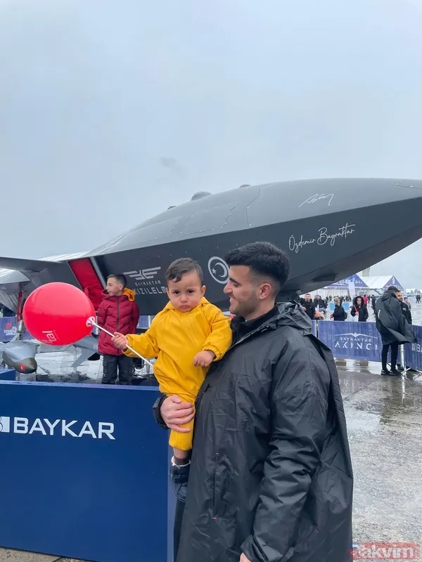 Çocuğu, genci, yaşlısı... KIZILELMA'mıza ilgi büyük: Takvim.com.tr insansız savaş uçağı ve Bayraktar AKINCI'nın mühimmatlarını görüntüledi - 2