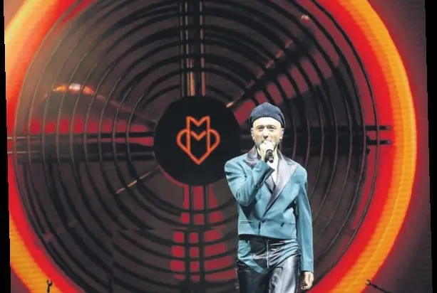 Baş döndüren konser