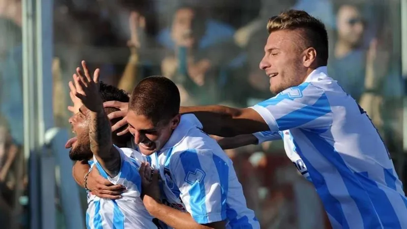 besiktastan-iki-bomba-birden-kartal-yine-yuksekten-ucacak-transferler-arka-arkaya-geliyor-1720445626846.jpeg Beşiktaş'tan iki bomba birden! Kartal yine yüksekten uçacak... Transferler arka arkaya geliyor-12