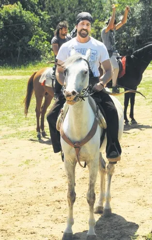 Cemal Hünal binicilik tutkusunu ticarete taşıdı! At çiftliği açtı