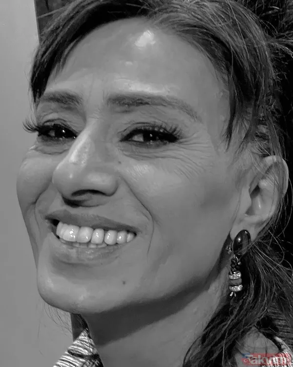 2,5 saat sahnede kalan Yıldız Tilbe’den olay hareket! Bir anda elbisesini yırtan Yıldız Tilbe’yi gören şoke oldu! İşte o görüntüler... - 22