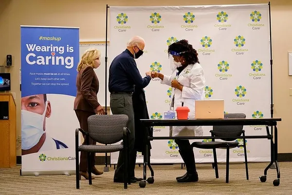 Dünya merakla bekliyordu! ABD'nin seçilmiş başkanı Joe Biden da koronavirüs aşısı oldu-1