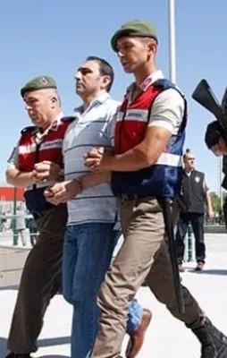 Darbeci albaydan pişkin savunma