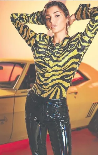 Hande Erçel'den anlamlı çağrı: “Gelin hepimiz kahraman olalım”