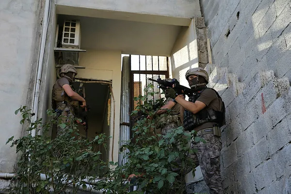 Şanlıurfa'da uyuşturucu operasyonu: 28 şüpheli yakalandı-3