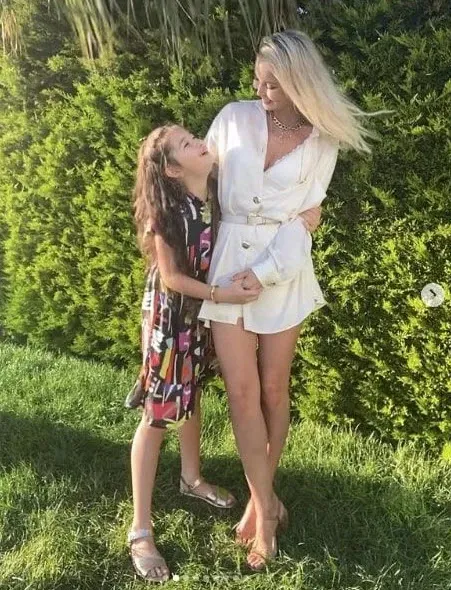 İbrahim Tatlıses'in eski eşi Ayşegül Yıldız süper miniyi çekti sezonu bomba gibi açtı! Kızı Elif Ada'nın annesinden Instagram'da şov-6