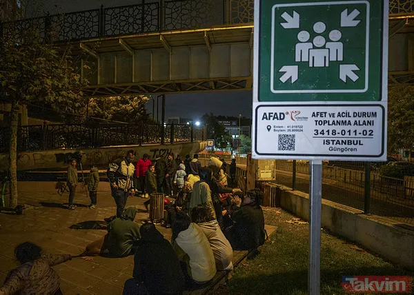 Düzce beşik gibi sallandı! Düzce'de meydana gelen 5,9 büyüklüğündeki depremin ardından vatandaş sokağa döküldü - 22