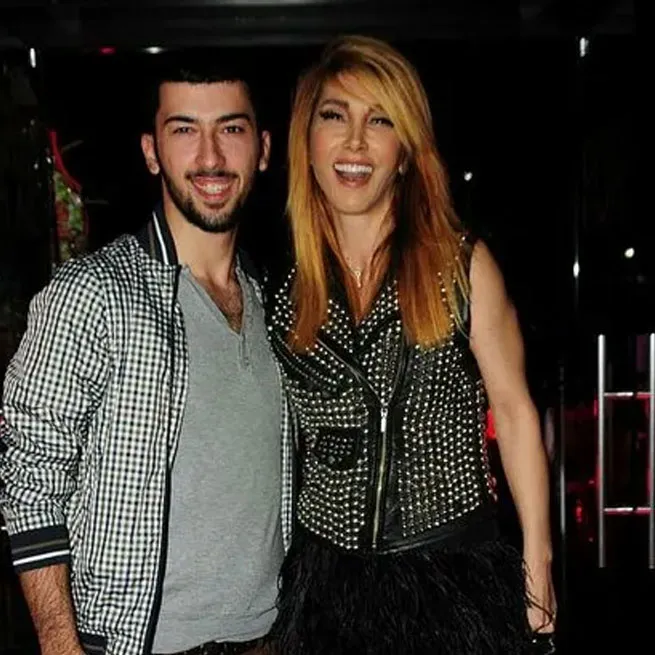 Perihan Savaş ve İbrahim Tatlıses’in gözlerden uzak büyüttüğü kızına bakın: Çok naif ve zarif - 9