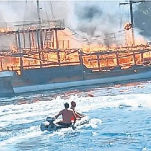 Alev alev yandı