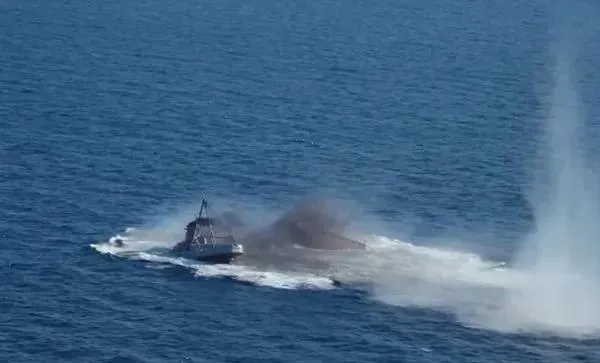 mavi-vatandaki-yeni-gucumuz-akya-msb-duyurdu-hedef-tam-isabetle-vuruldu-1703832483563.jpeg Mavi Vatan'daki yeni gücümüz: Akya! MSB duyurdu: Hedef tam isabetle vuruldu-5