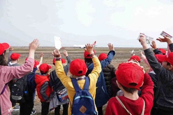 THY’den 23 Nisan sürprizi: 46 çocuk uçakla tanıştı-5