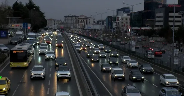 İstanbul'da pazartesi trafiği! Haftanın ilk iş gününde yollar kilit