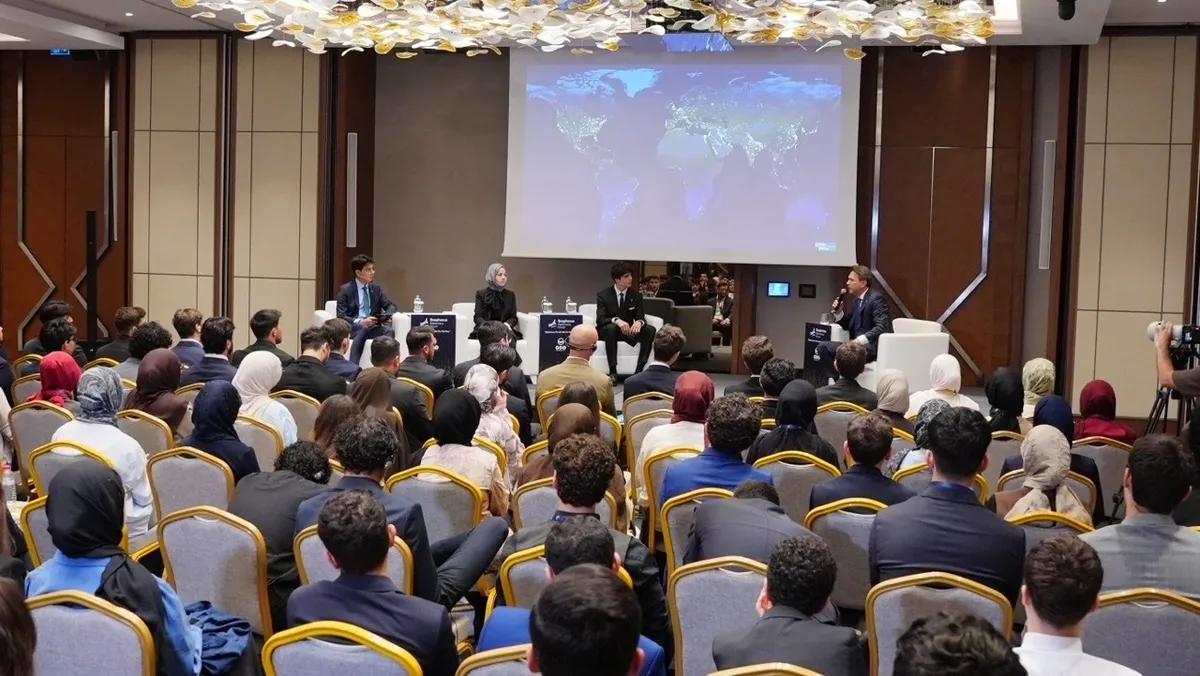 bosphorus-diplomasi-forumunda-omer-tayyip-erdogan-sordu-bakan-bayraktar-yanitladi-hedef-2035-1786611904000.jpeg Bosphorus Diplomasi Forumu'nda Ömer Tayyip Erdoğan sordu Bakan Bayraktar yanıtladı: Hedef 2035-4