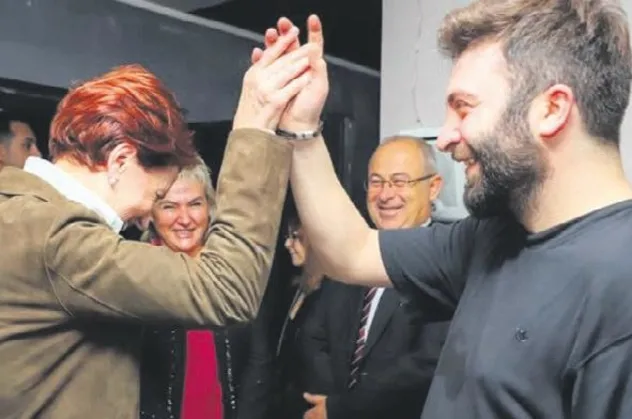 Masayı 'Baturay'i! Meral Akşener, Kemal Kılıçdaroğlu'nu yerden yere vuran komedyeninin gösterisine gitti