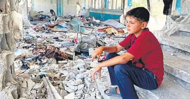 Gazze’de mezuniyet sevinci! Savaşın gölgesinde 56 bin öğrenci diploma aldı