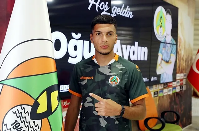 Alanyaspor'un genç yıldızına 3 büyüklerden yakın takip