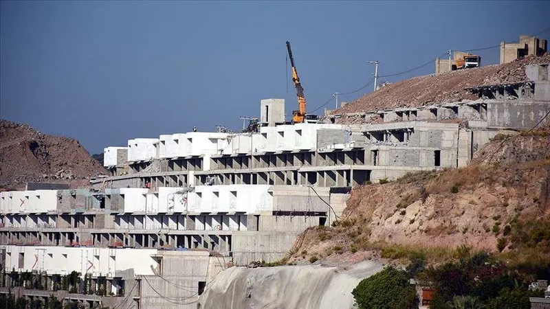 Son dakika: Çevre, Şehircilik ve İklim Değişikliği Bakanı Mehmet Özhaseki açıkladı: Sahil şeritlerini işgal eden yapılar için alo ihbar hattı kuruluyor-4
